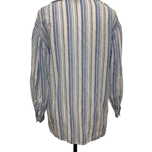 Cabi Linen Blend "Pacific Top" in Washed Stripe. Small - Picture 2 of 9